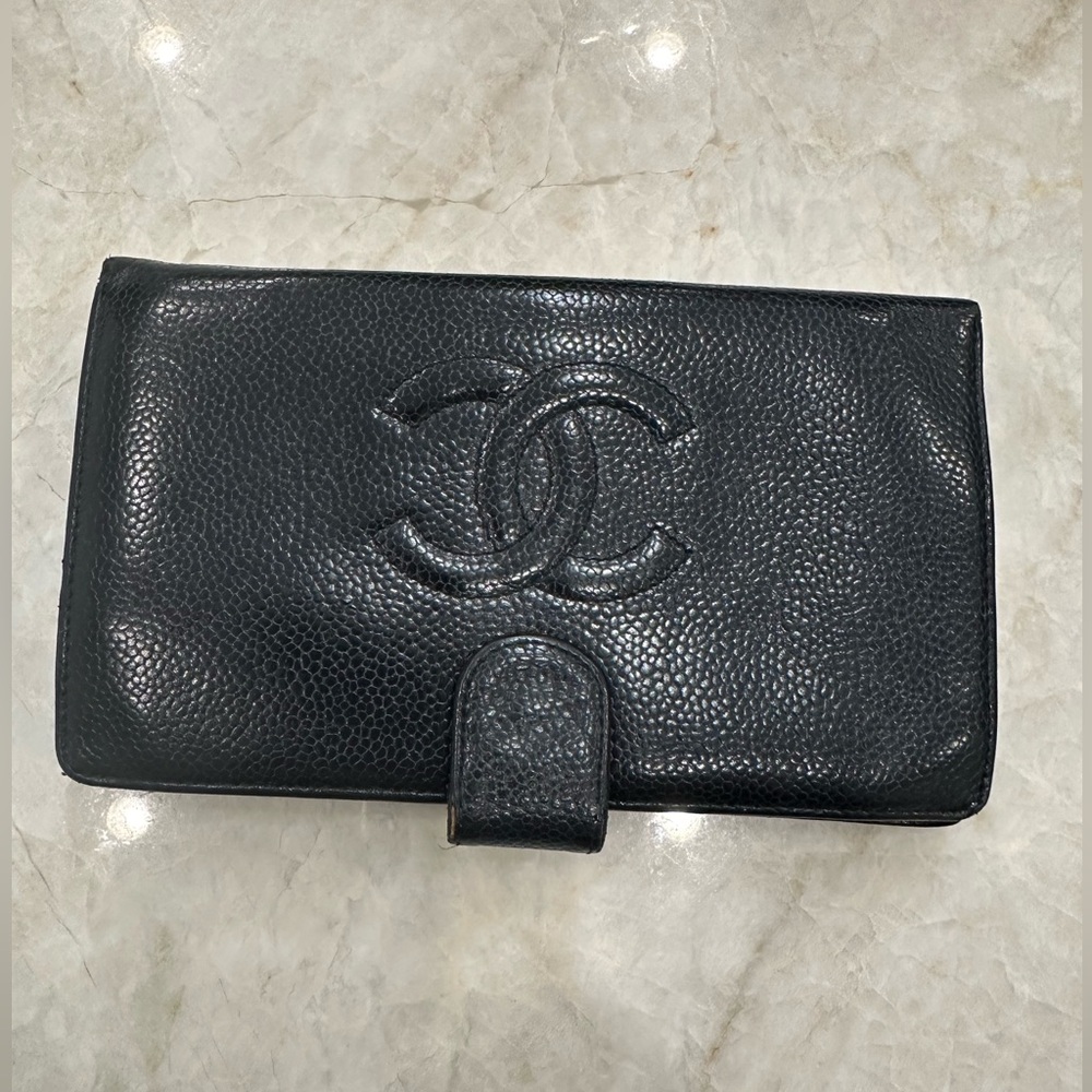 Pre loved Vintage CHANEL Black Caviar Leather CC Bifold Wallet ( #8290520)